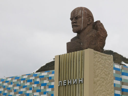 Lenin looking over Barentsberg.